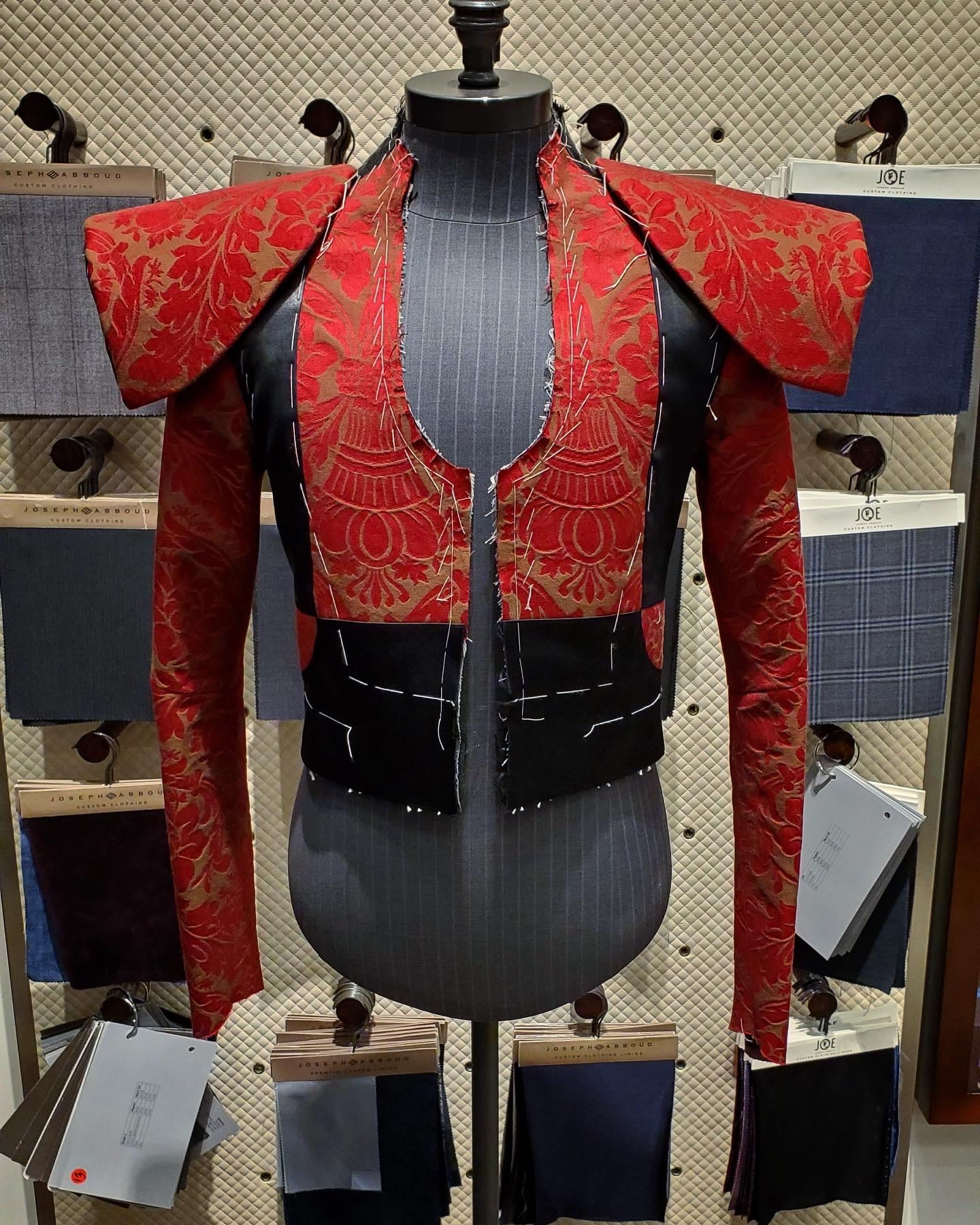 Stage coat, Detachable shoulder